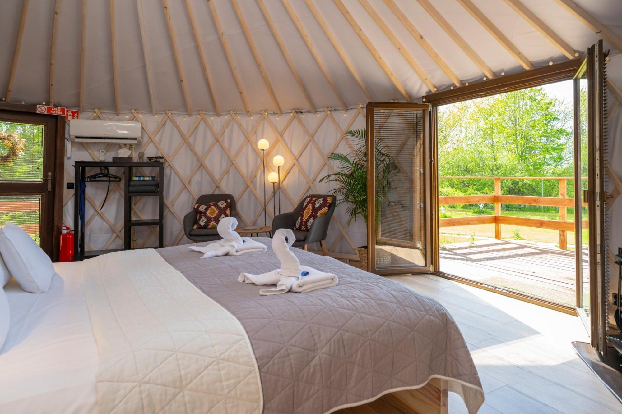Bed and Breakfast Dom W Domu - Izera Glamping Gajowka  Habitación foto